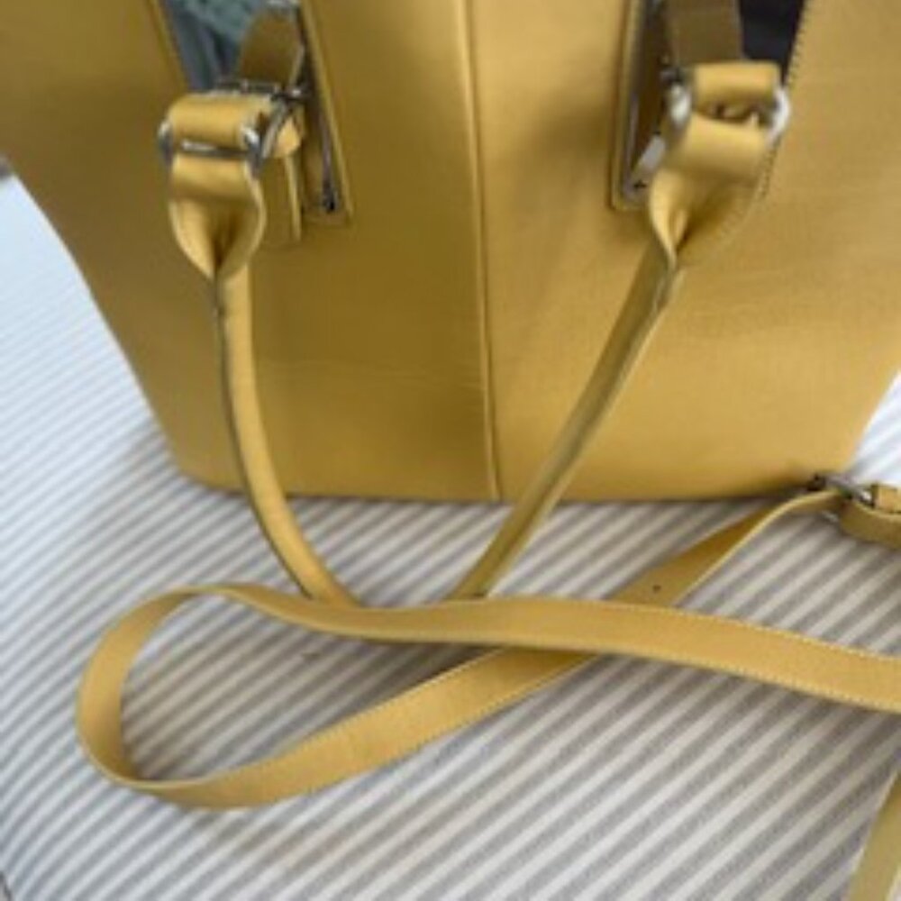 Beautiful Butter-Yellow Tote Purse – Spring/Summer Essential - Picture 4 of 6